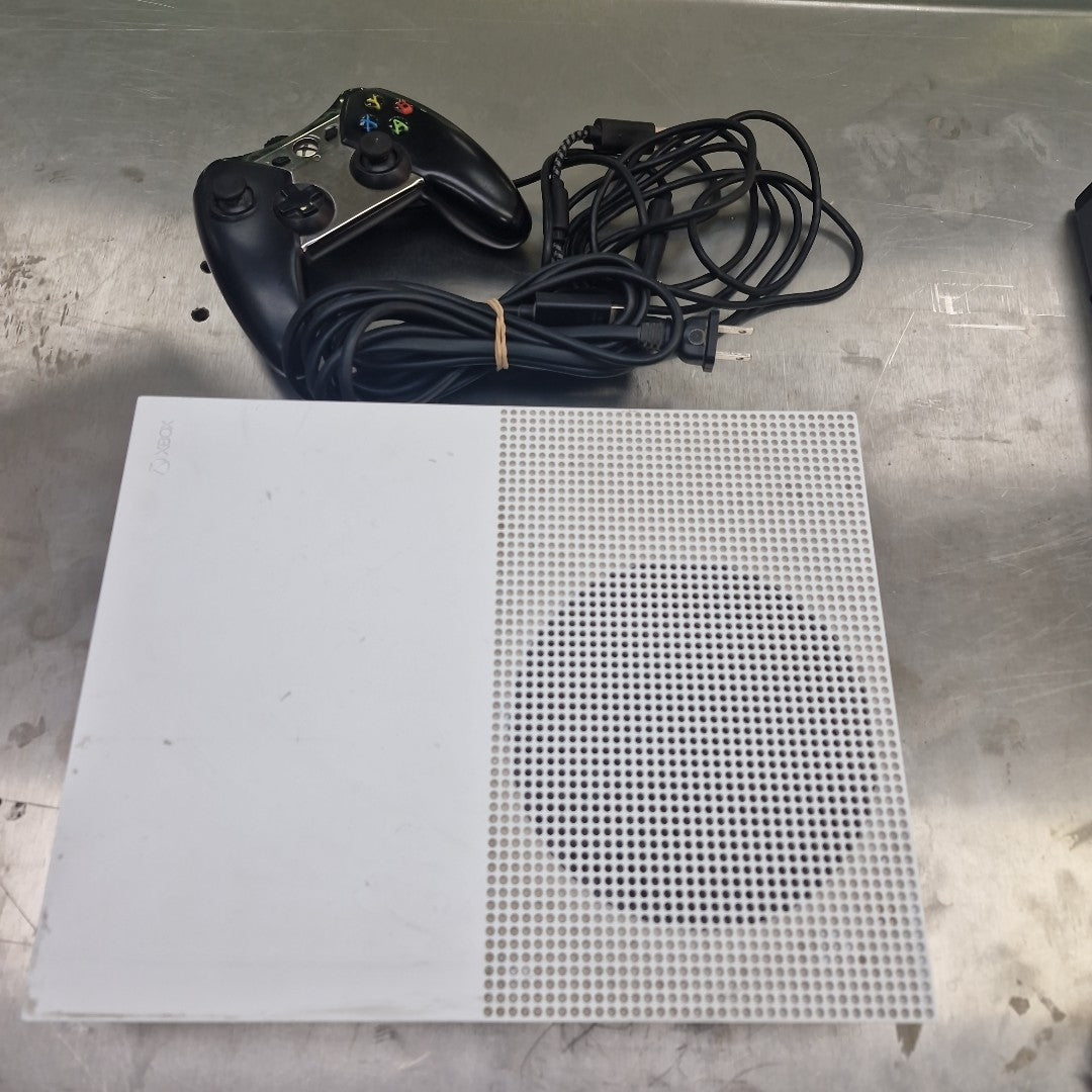 CONSOLA DE VIDEOJUEGO MICROSOFT XBOX ONE S 1 TB (SEMINUEVO)