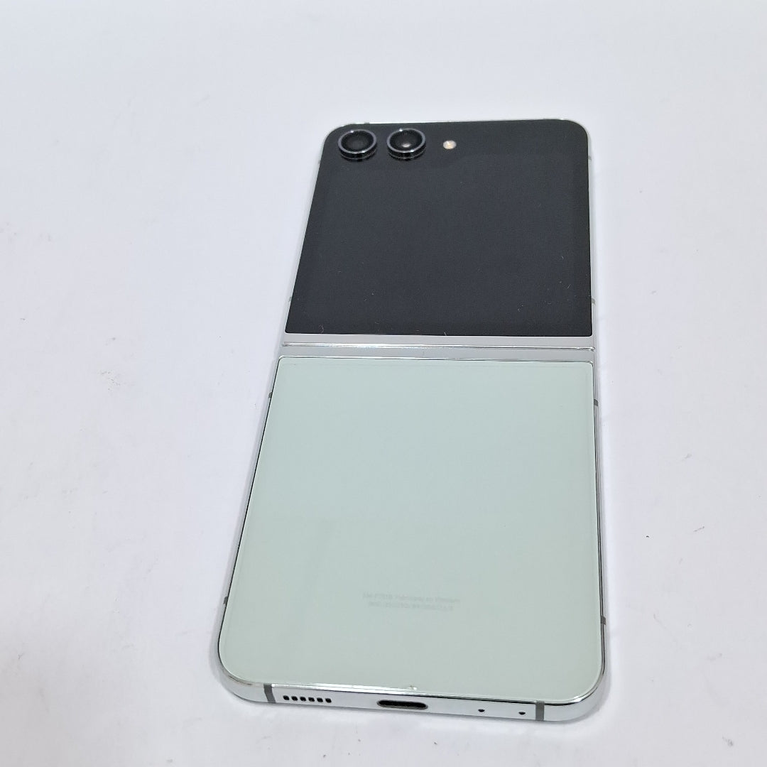 CELULAR SAMSUNG GALAXY Z FLIP 5 SM-F731B (2023) 256 GB 8 GB RAM (SEMINUEVO)