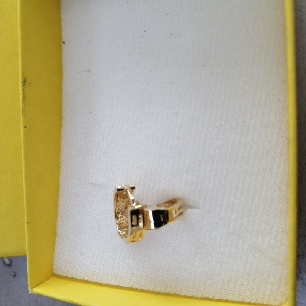 HUGGIES ORO 14K 2.6 (NUEVO)