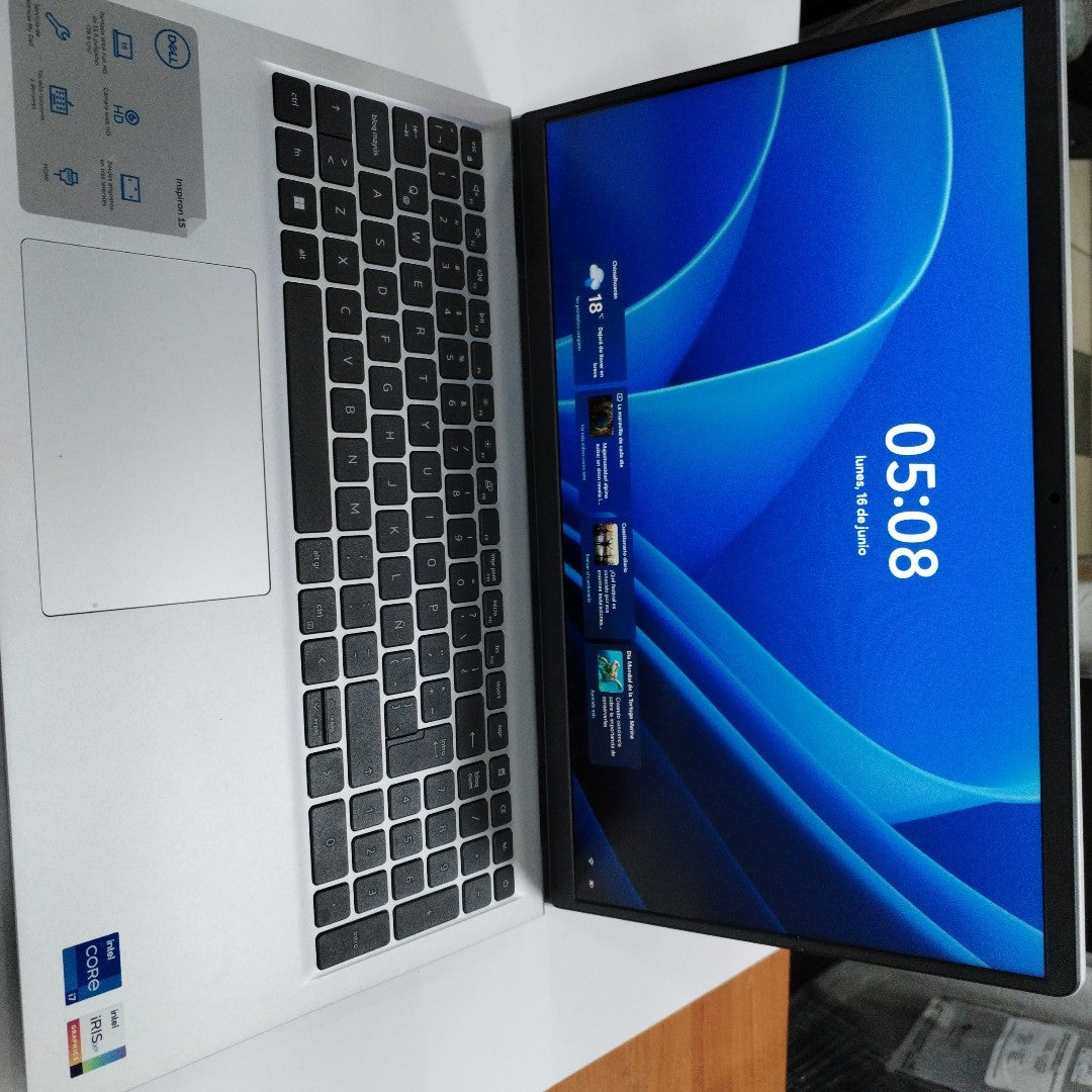 LAPTOP DELL INSPIRON 15 3520 (2024) 512 GB SSD 16 GB RAM (SEMINUEVO)