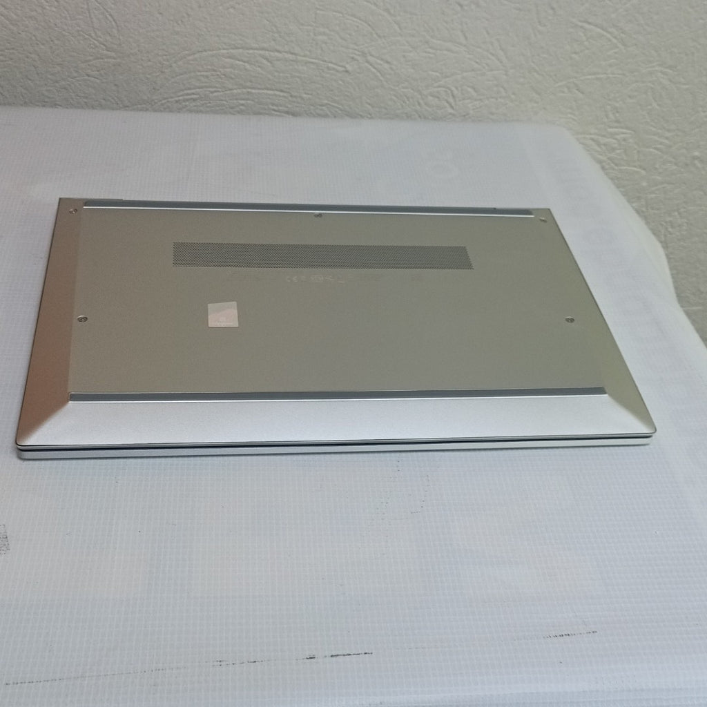 LAPTOP HP ELITEBOOK 840 G8 (2023) 256 GB SSD 16 GB RAM (SEMINUEVO)