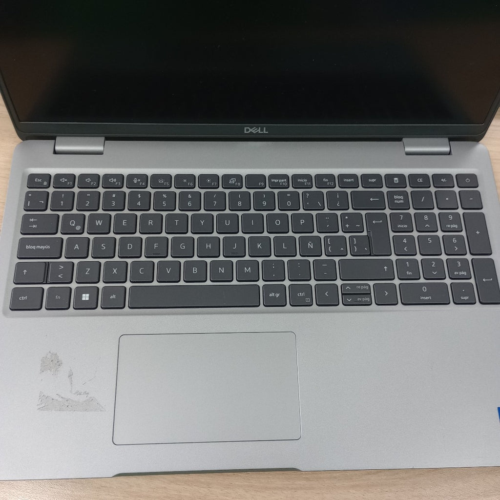 LAPTOP DELL LATITUDE 5540 (2023) 512 GB SSD 16 GB RAM (SEMINUEVO)