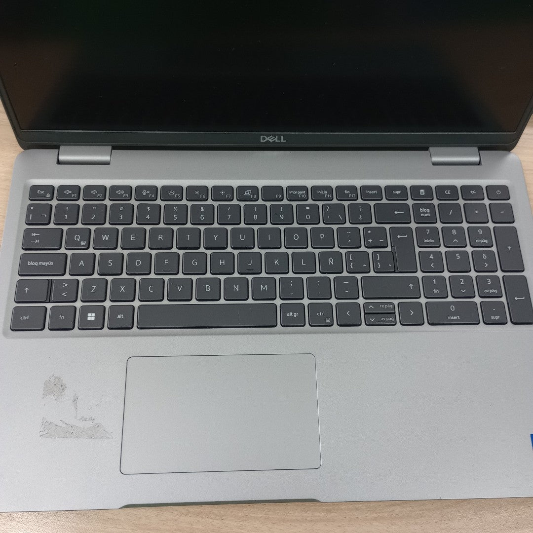 LAPTOP DELL LATITUDE 5540 (2023) 512 GB SSD 16 GB RAM (SEMINUEVO)