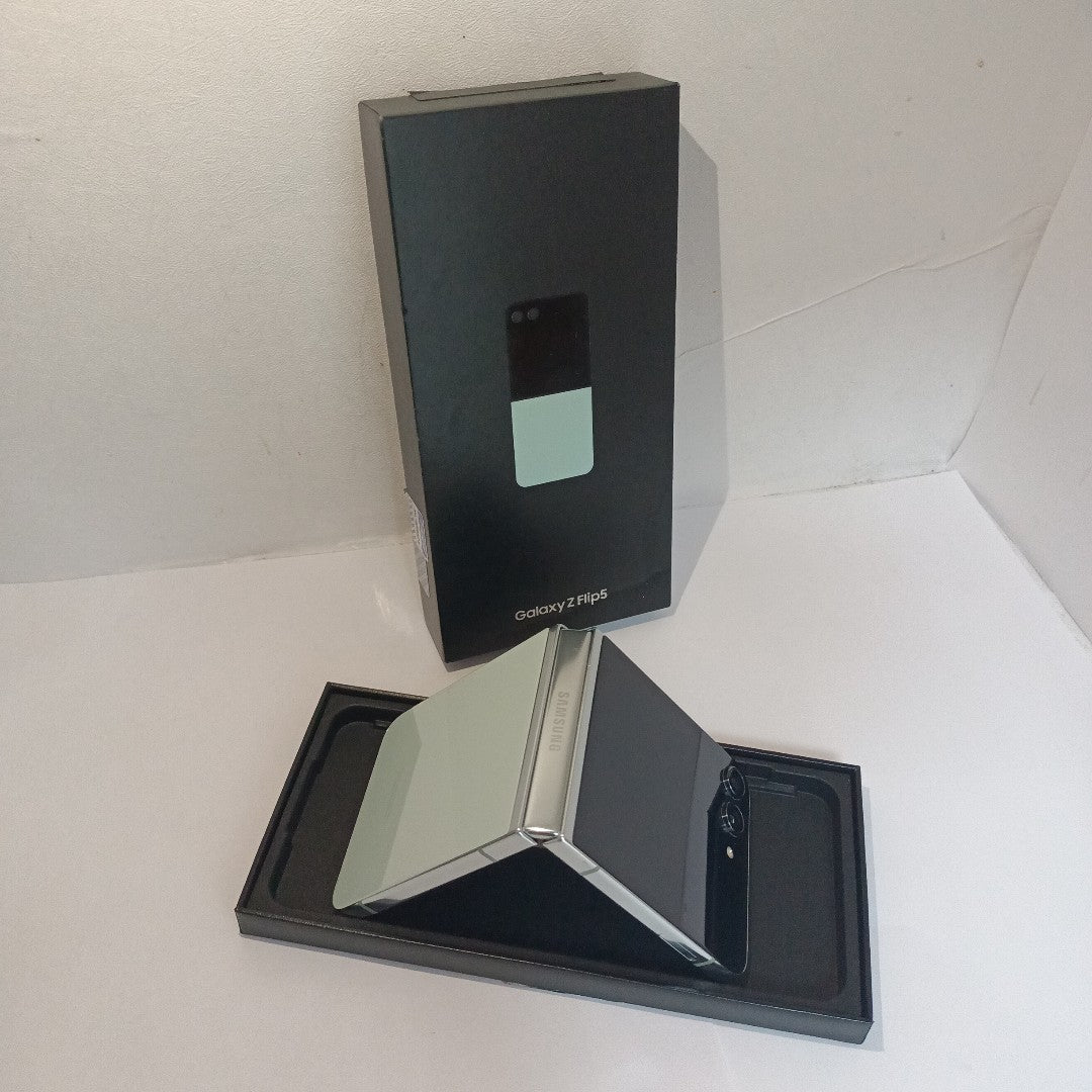 CELULAR SAMSUNG GALAXY Z FLIP 5 SM-F731B (2023) 512 GB 8 GB RAM (SEMINUEVO)