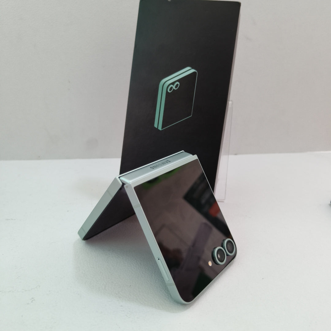 CELULAR SAMSUNG GALAXY Z FLIP6 SM-F741W (2024) 256 GB 12 GB RAM (SEMINUEVO)