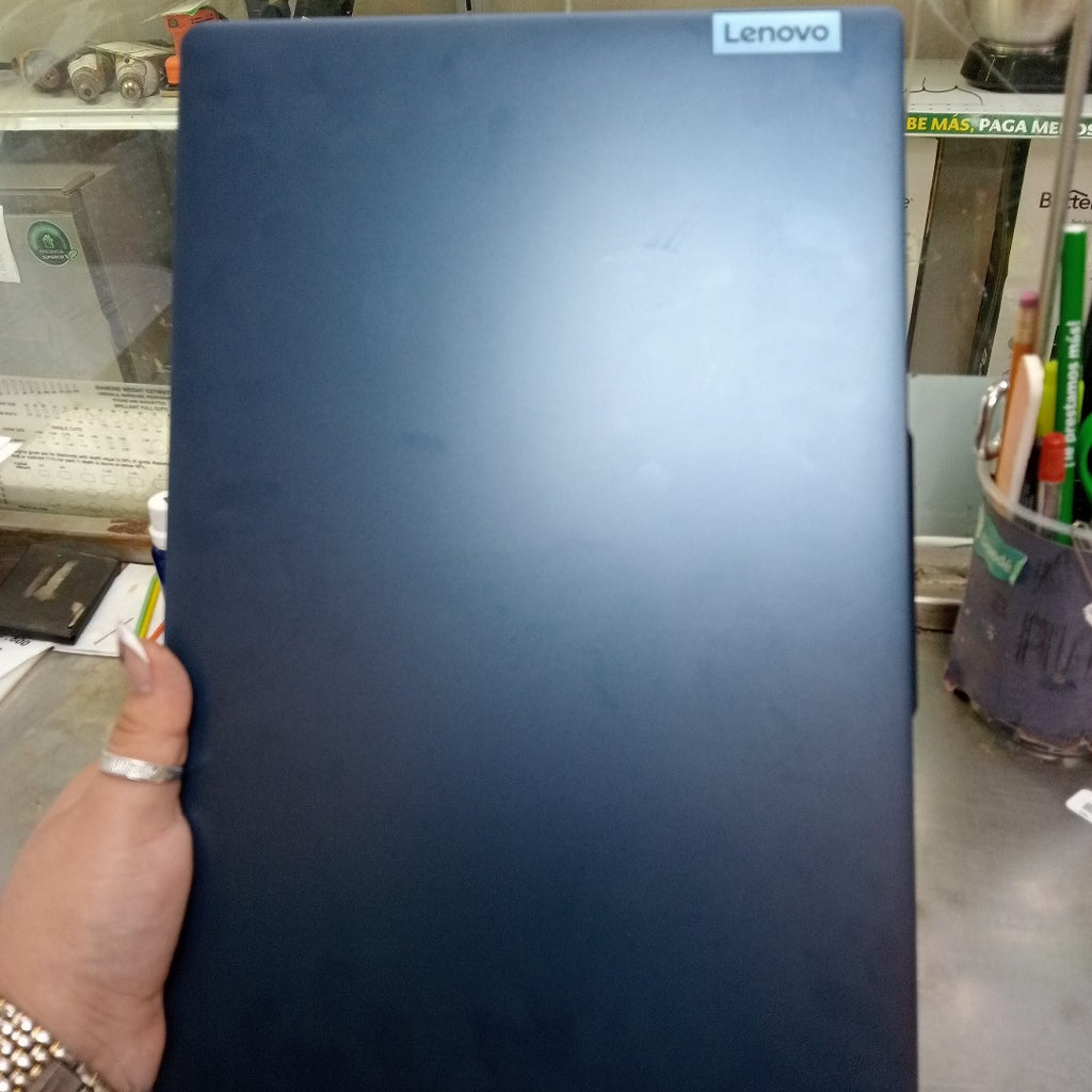 LAPTOP LENOVO IDEAPAD SLIM 3 15IAN8 (2024) 256 GB SSD 8 GB RAM (SEMINUEVO)