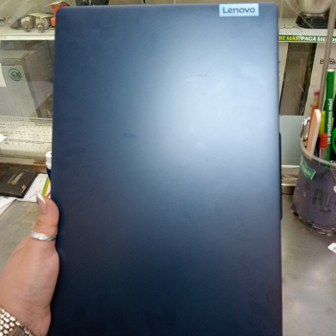 LAPTOP LENOVO IDEAPAD SLIM 3 15IAN8 (2024) 256 GB SSD 8 GB RAM (SEMINUEVO)