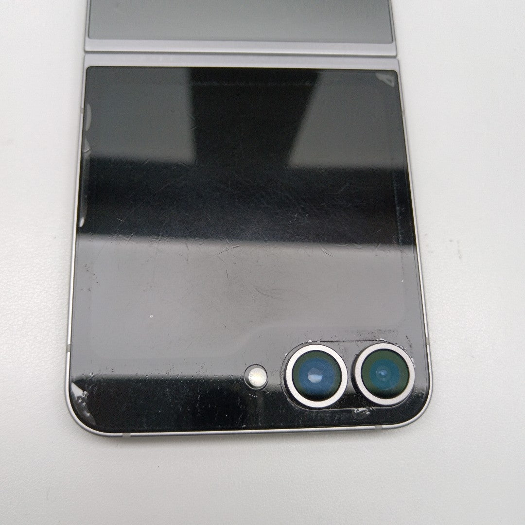 CELULAR SAMSUNG GALAXY Z FLIP6 SM-F741B (2024) 256 GB 12 GB RAM (SEMINUEVO)