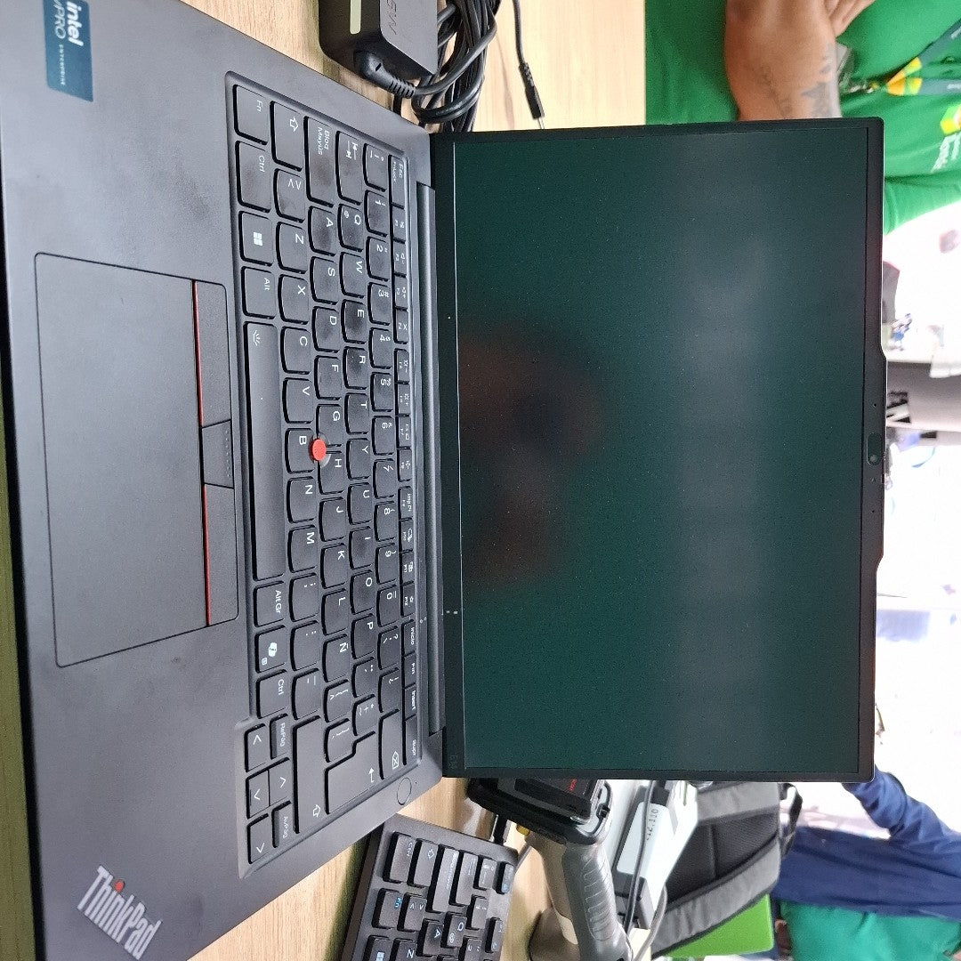 LAPTOP LENOVO THINKPAD E14 GEN 6 (2024) 1 TB SSD 32 GB RAM (SEMINUEVO)