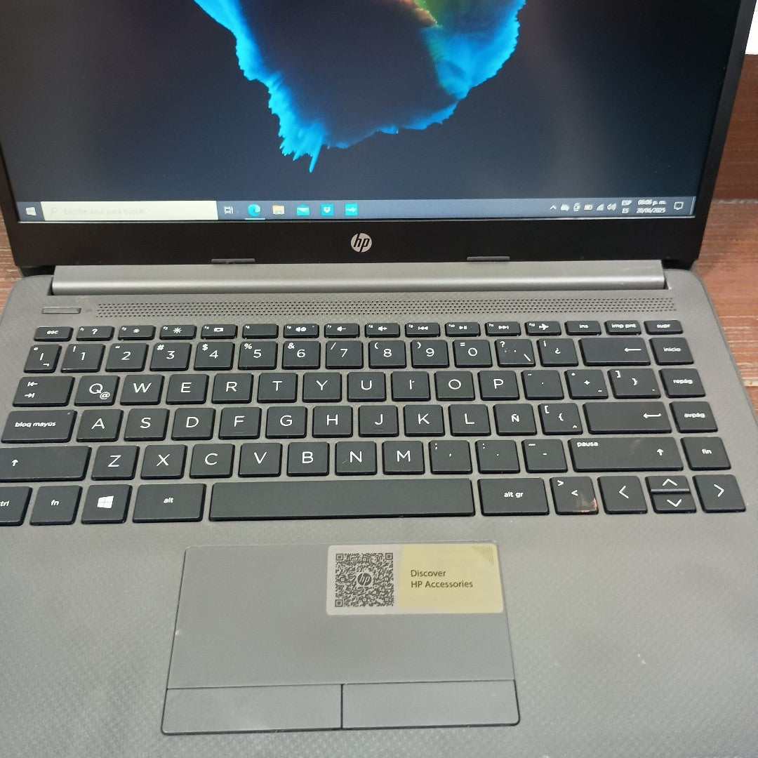 LAPTOP HP 245 G8 (2021) 1 TB + 128 GB SSD 8 GB RAM (SEMINUEVO)