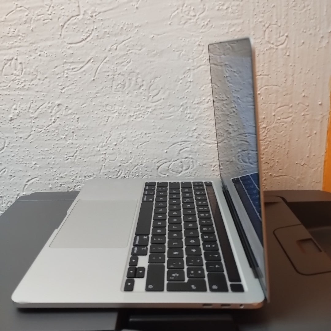 LAPTOP APPLE MACBOOK PRO 13" 2020 2.0 A2251 1 TB SSD 16 GB RAM (SEMINUEVO)