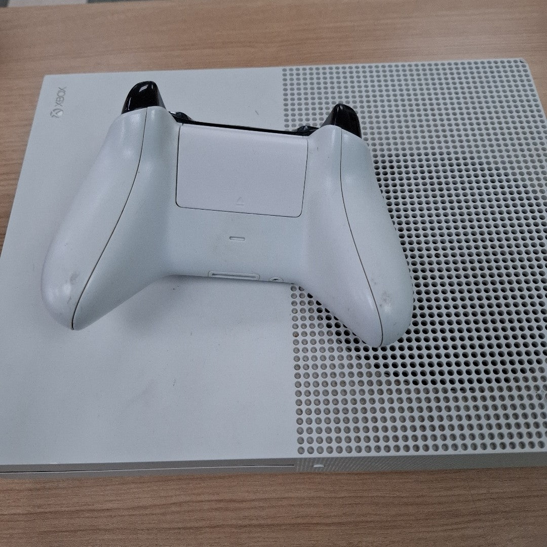 CONSOLA DE VIDEOJUEGO MICROSOFT XBOX ONE S 1 TB (SEMINUEVO)