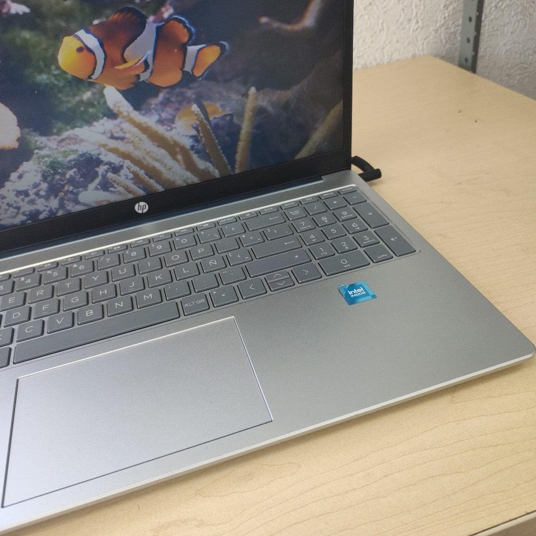 LAPTOP HP 15-FD0000LA (2023) 512 GB SSD 8 GB RAM (SEMINUEVO)