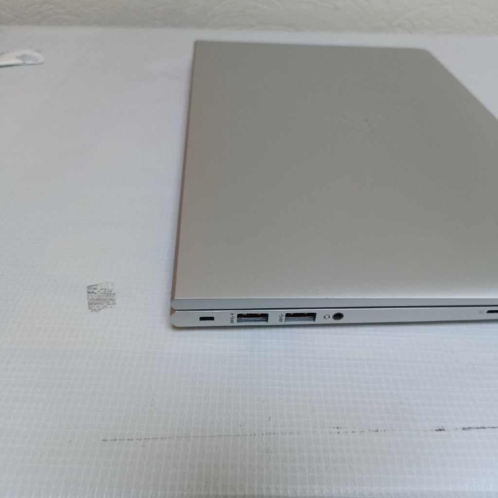 LAPTOP HP ELITEBOOK 840 G8 (2023) 256 GB SSD 16 GB RAM (SEMINUEVO)