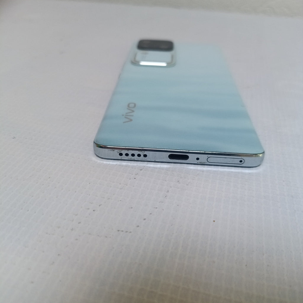 CELULAR VIVO V30 V2318 (2024) 512 GB 12 GB RAM (SEMINUEVO)