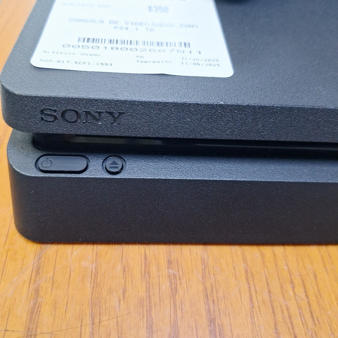 CONSOLA DE VIDEOJUEGO SONY PS4 1 TB (SEMINUEVO)