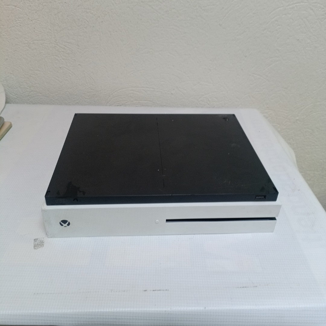 CONSOLA DE VIDEOJUEGO MICROSOFT XBOX ONE S 500 GB  (SEMINUEVO)