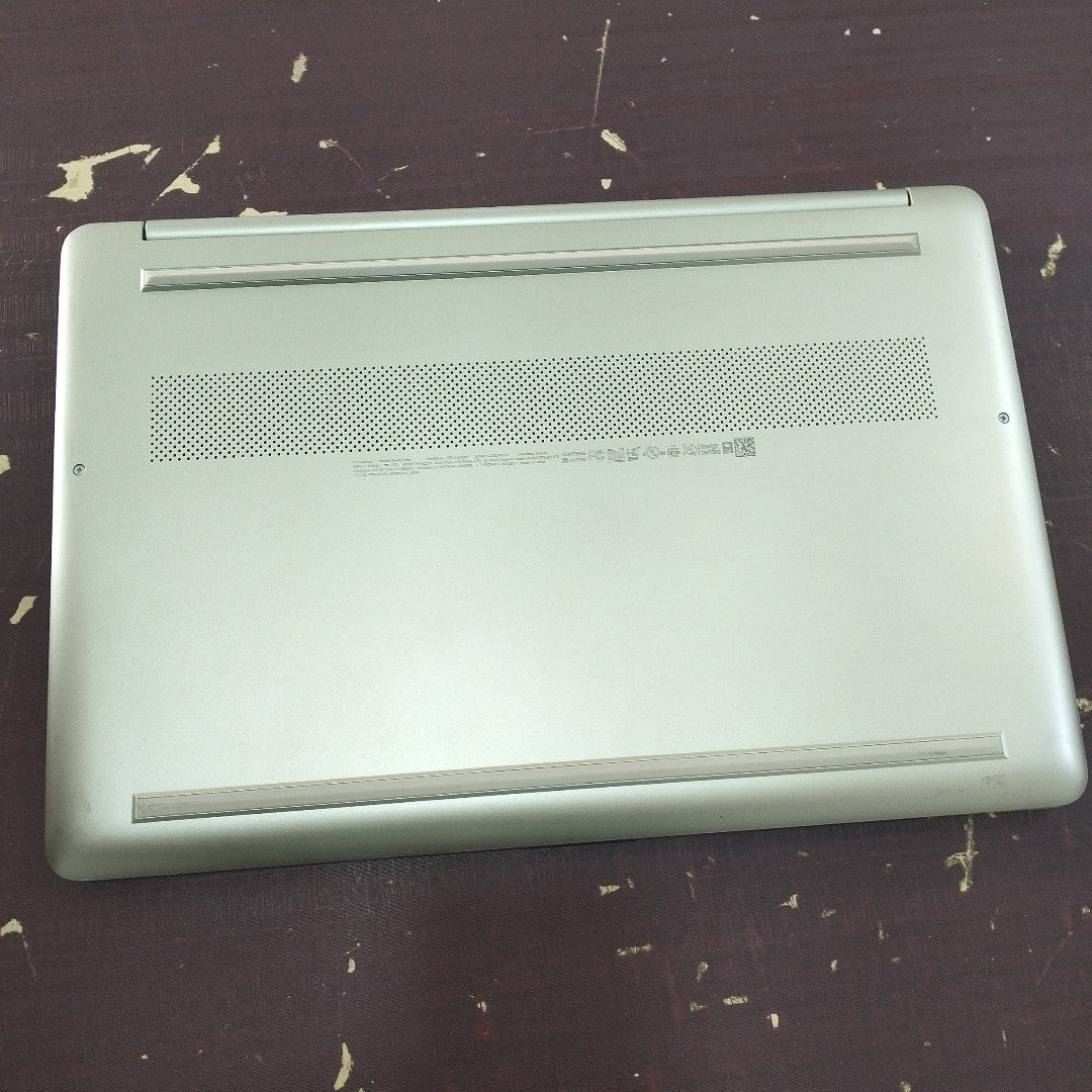 LAPTOP HP 15-EF2518LA (2023) 256 GB SSD 12 GB RAM (SEMINUEVO)