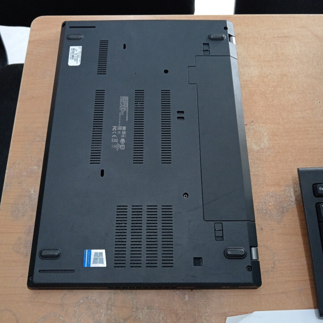 LAPTOP LENOVO THINKPAD 14S GEN 4 (2024) 256 GB SSD 16 GB RAM (SEMINUEVO)