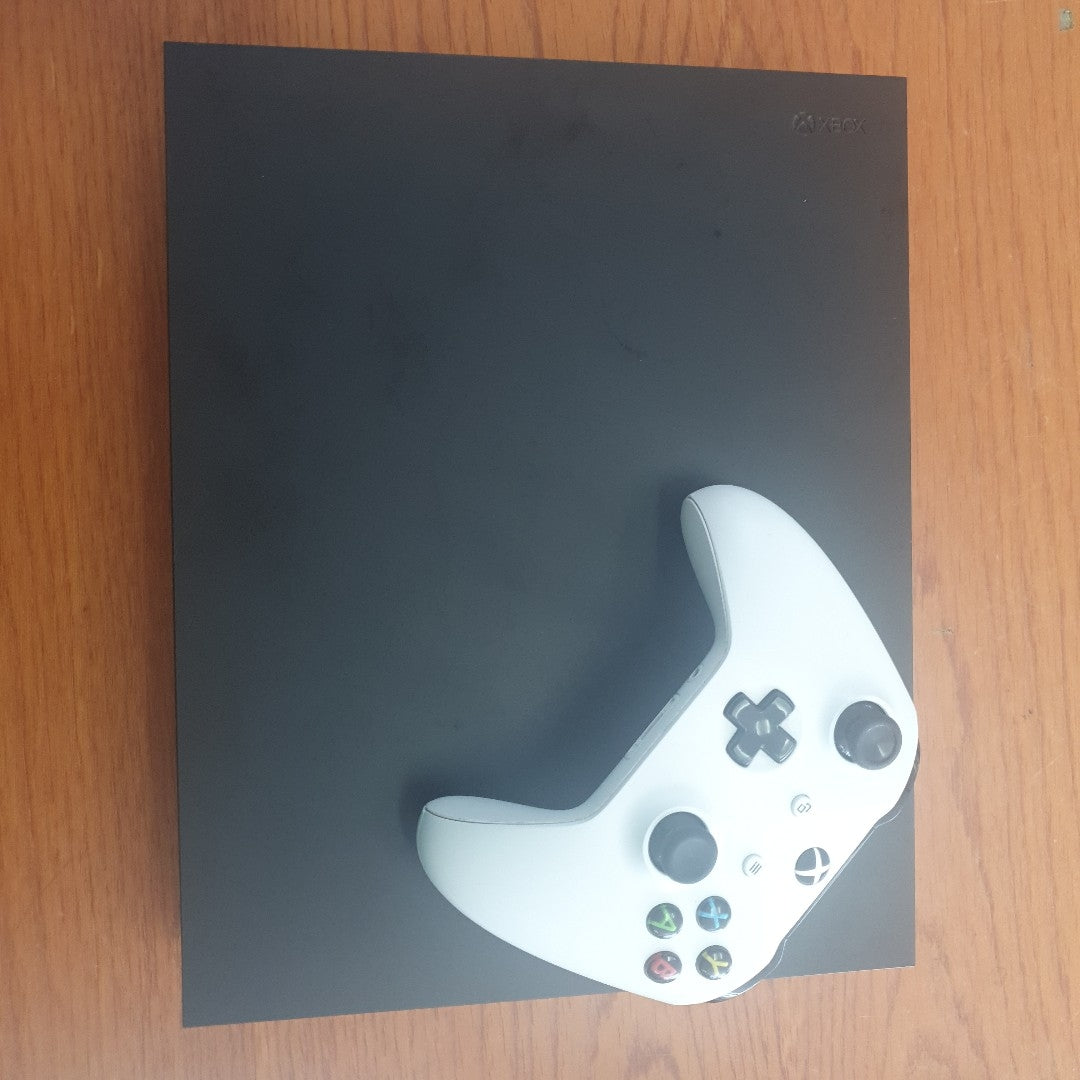 CONSOLA DE VIDEOJUEGO MICROSOFT XBOX ONE X 1 TB (SEMINUEVO)