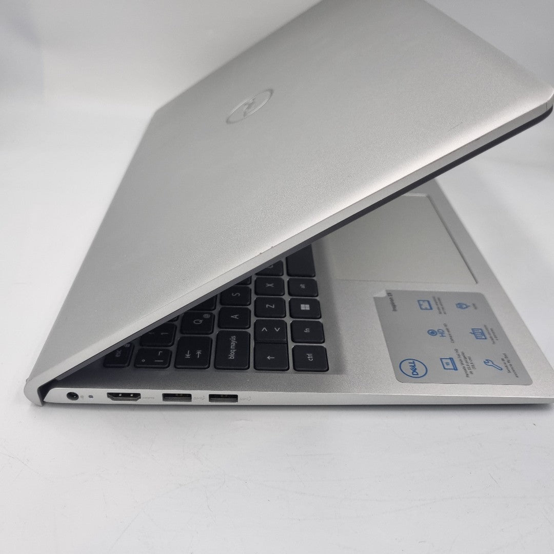 LAPTOP DELL INSPIRON 15 3520 (2024) 512 GB SSD 16 GB RAM (SEMINUEVO)