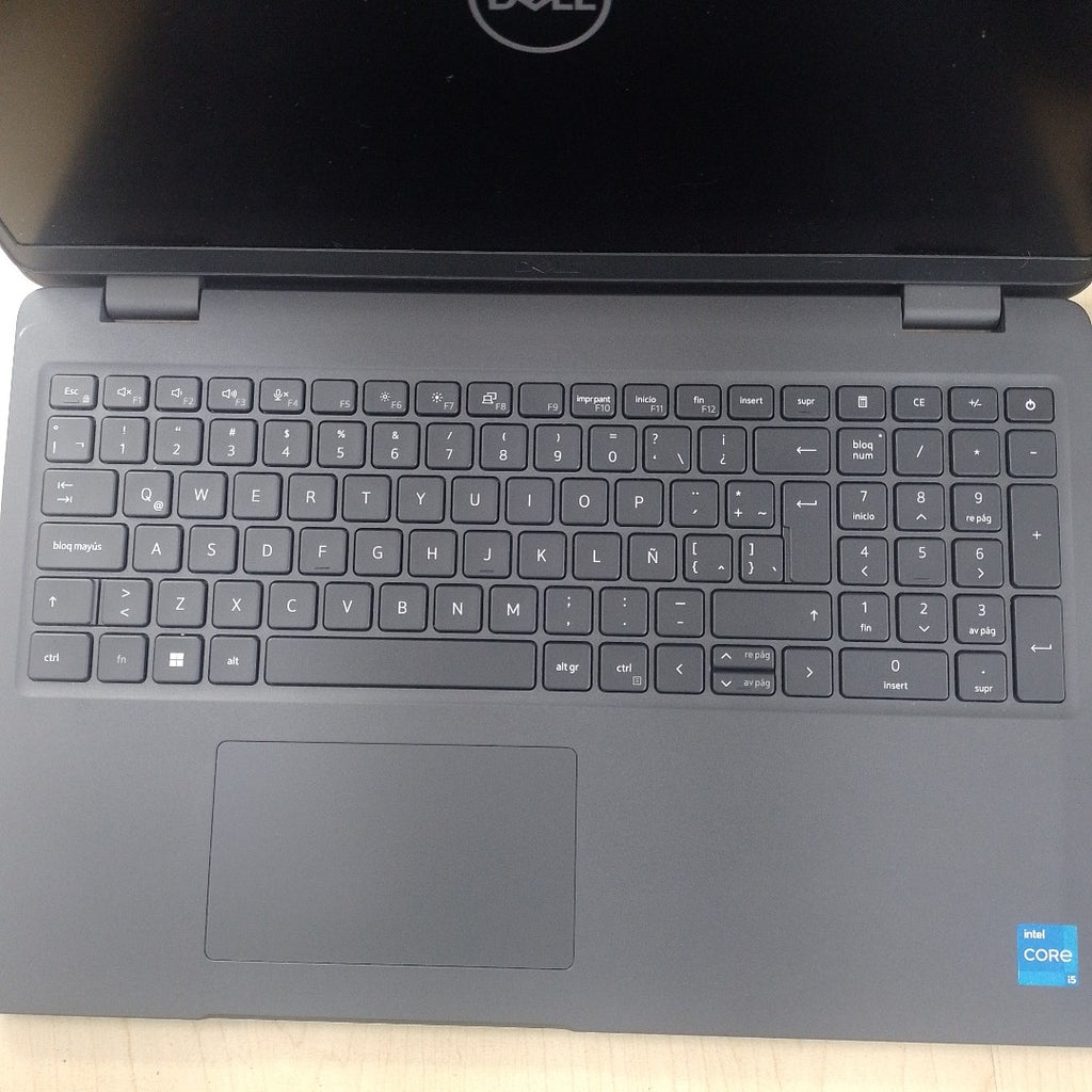 LAPTOP DELL LATITUDE 3540 (2024) 512 GB SSD 16 GB RAM (SEMINUEVO)