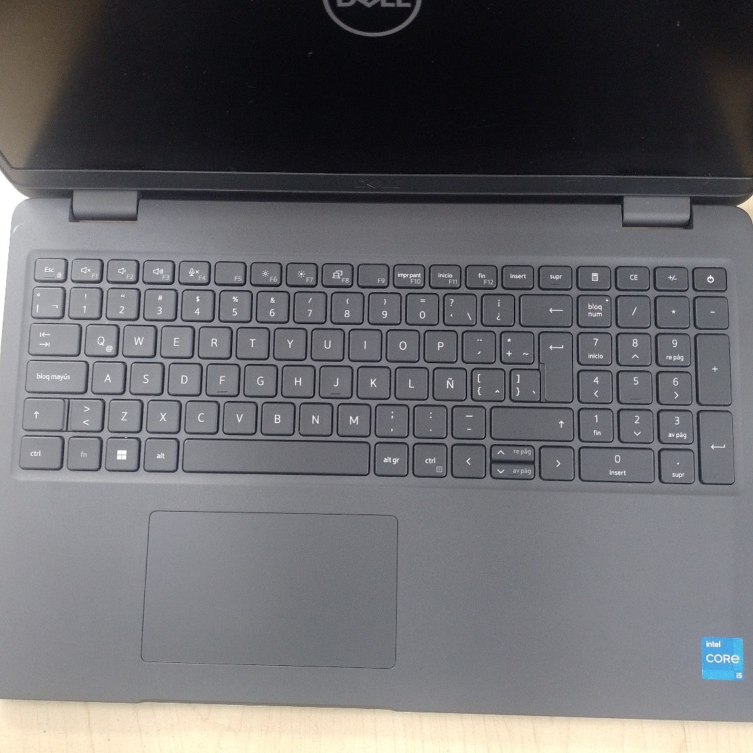LAPTOP DELL LATITUDE 3540 (2024) 512 GB SSD 16 GB RAM (SEMINUEVO)