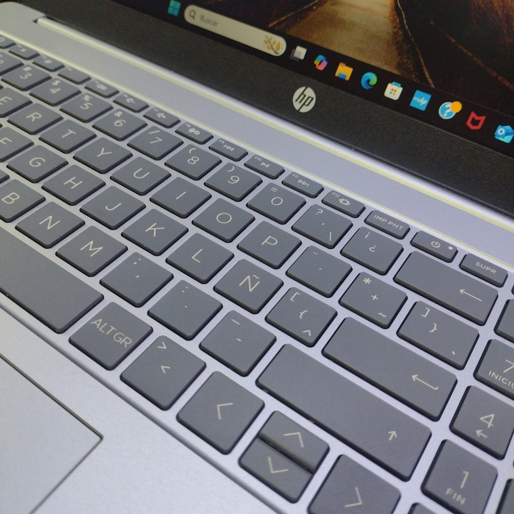 LAPTOP HP 15-FD0037LA  (2024) 512 GB SSD 8 GB RAM (SEMINUEVO)