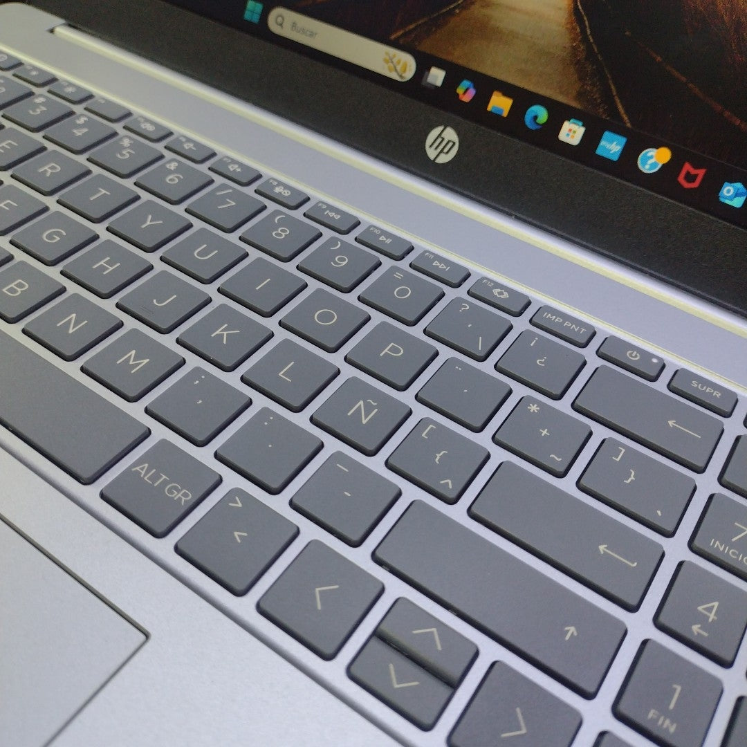 LAPTOP HP 15-FD0037LA  (2024) 512 GB SSD 8 GB RAM (SEMINUEVO)