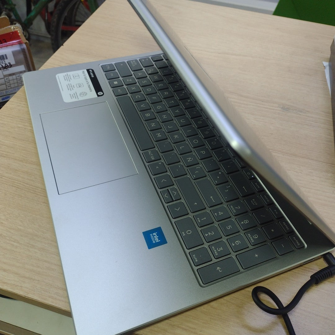 LAPTOP HP 15-FD0037LA  (2024) 512 GB SSD 8 GB RAM (SEMINUEVO)