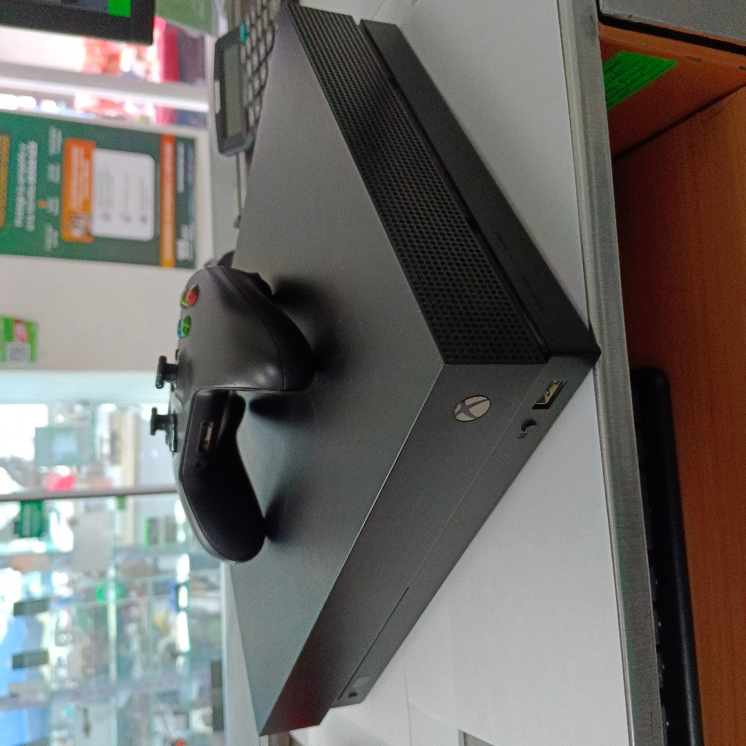 CONSOLA DE VIDEOJUEGO MICROSOFT XBOX ONE X 1 TB (SEMINUEVO)