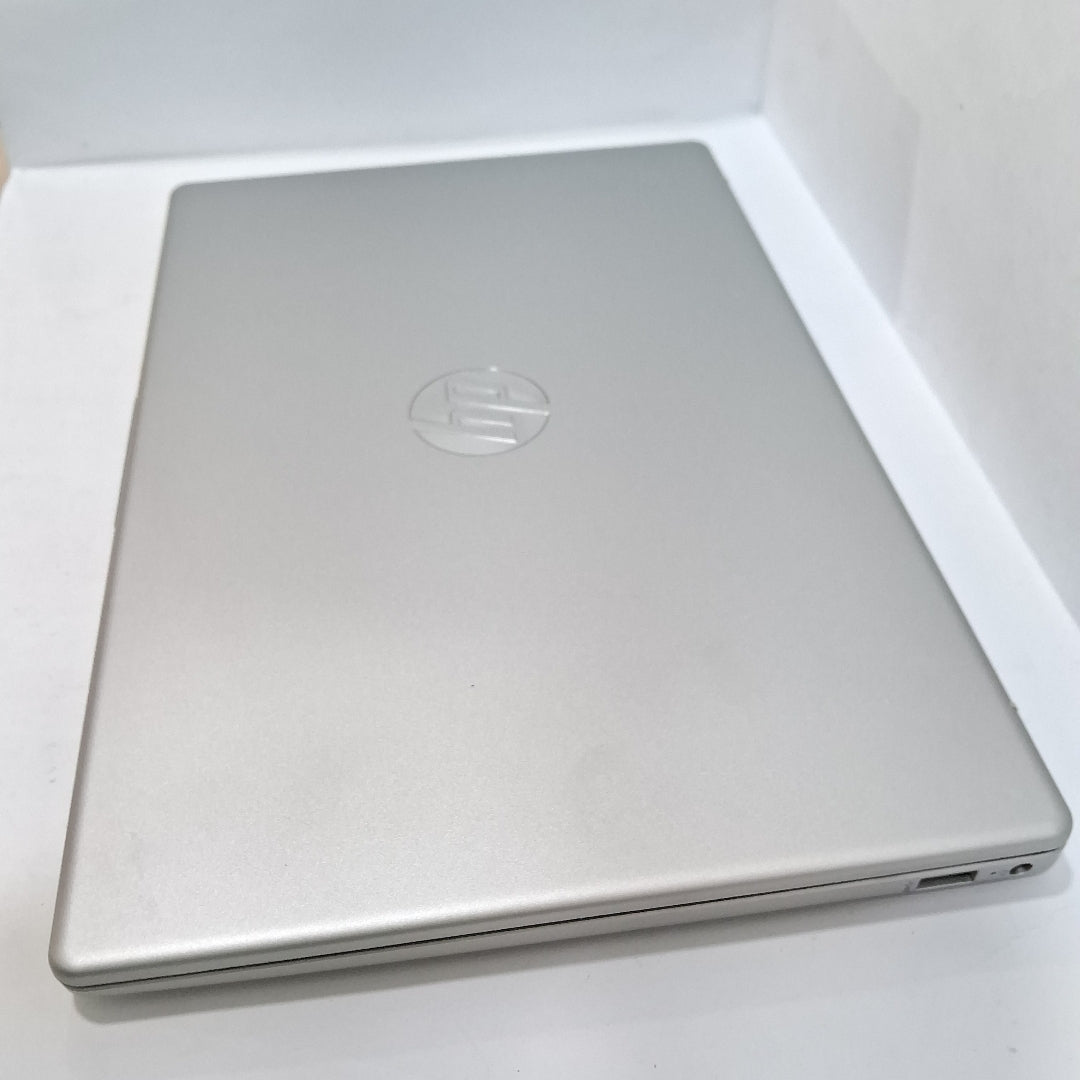 LAPTOP HP 14-EP1000LA (2023) 512 GB SSD 16 GB RAM (SEMINUEVO)