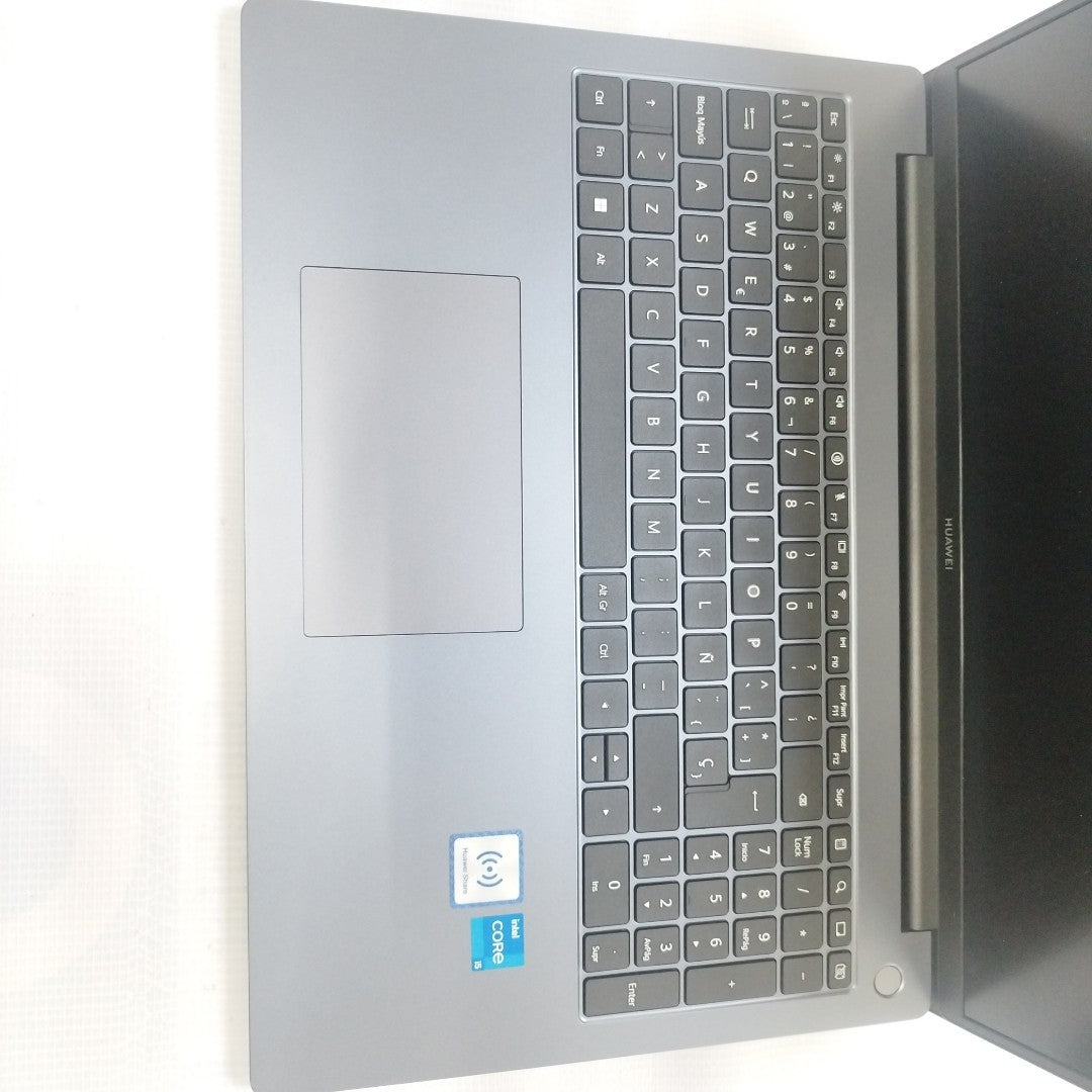 LAPTOP HUAWEI MATEBOOK D16 MCLG-X (2024) 1 TB SSD 16 GB RAM (SEMINUEVO)