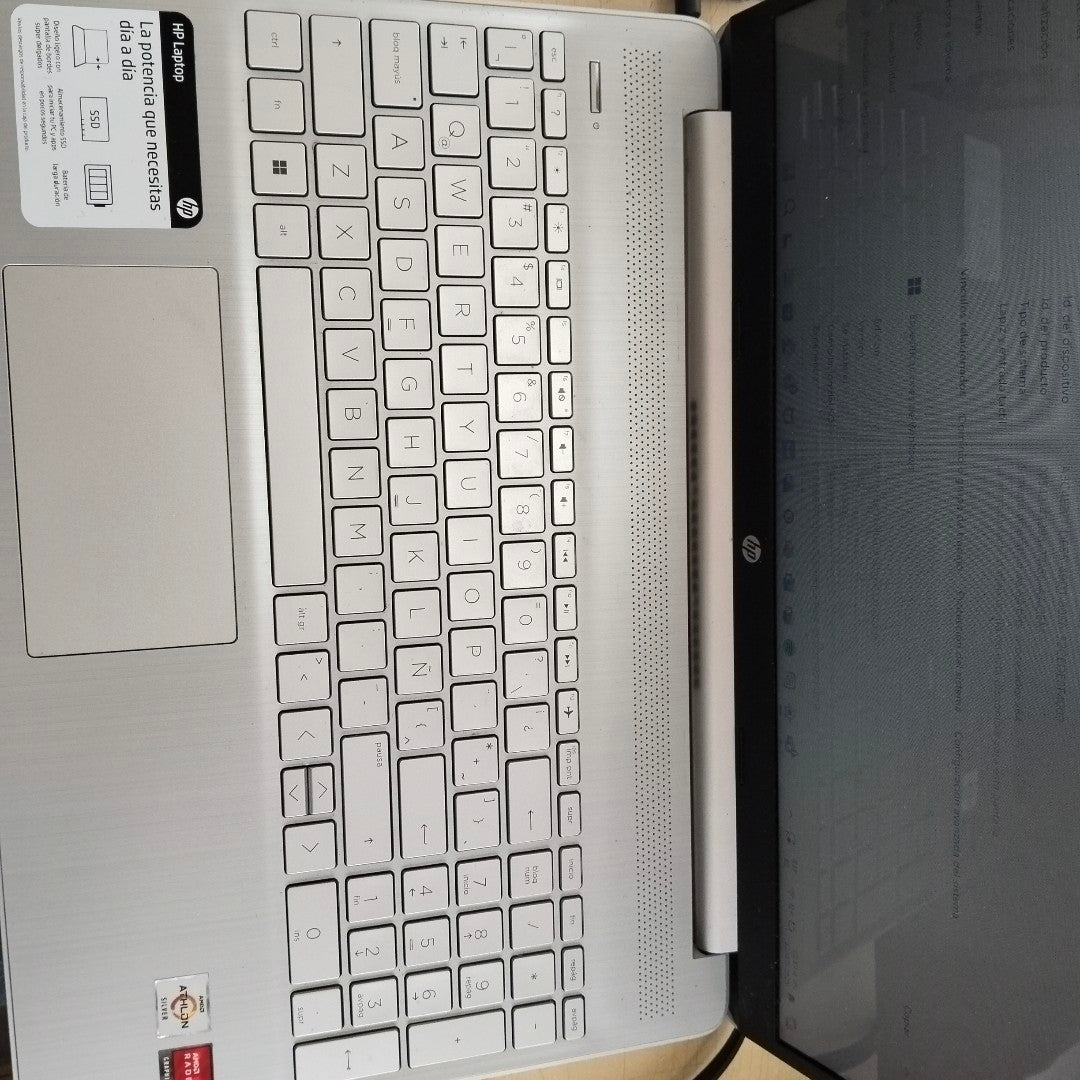 LAPTOP HP 15-EF1501LA (2022) 256 GB SSD 8 GB RAM (SEMINUEVO)