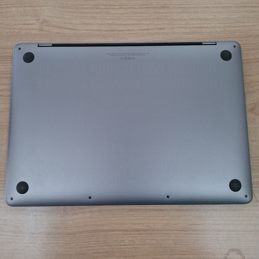 LAPTOP APPLE MACBOOK PRO 13" 2022 3.49 A2338 256 GB SSD 8 GB RAM (SEMINUEVO)