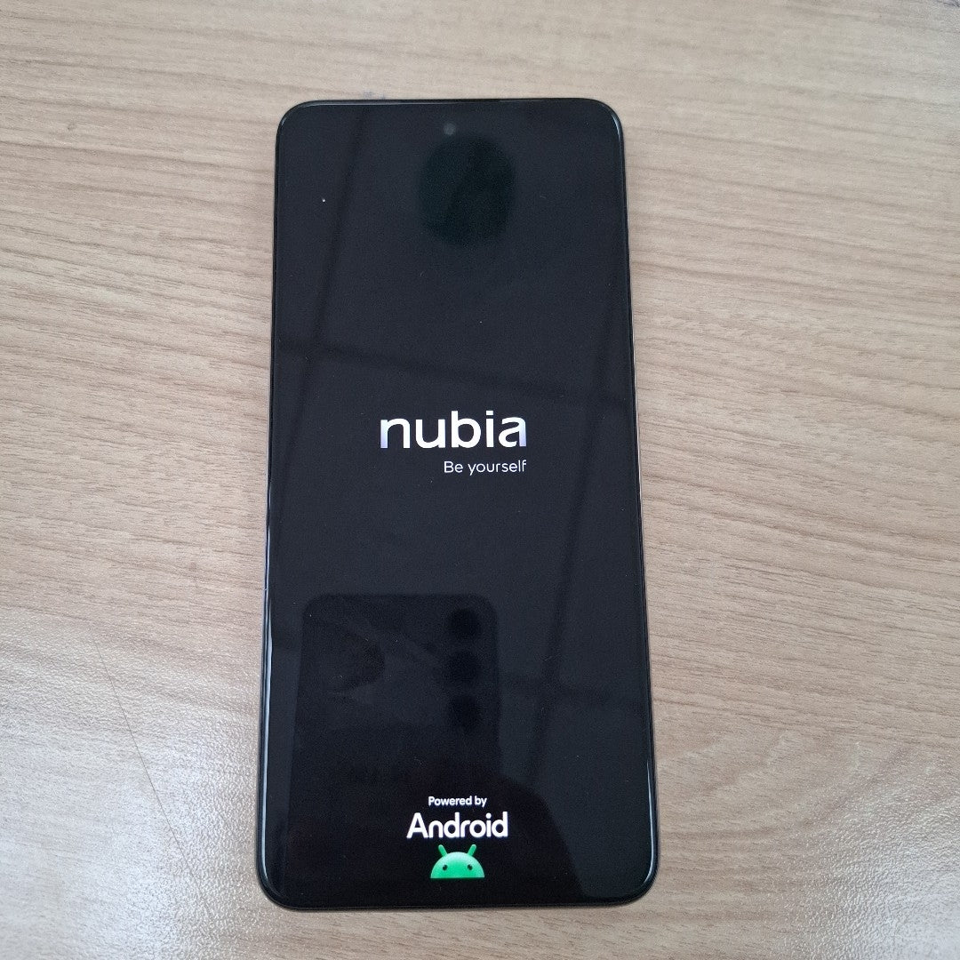 CELULAR NUBIA  FOCUS PRO 5G Z2351N 256 GB 8 GB RAM (SEMINUEVO)