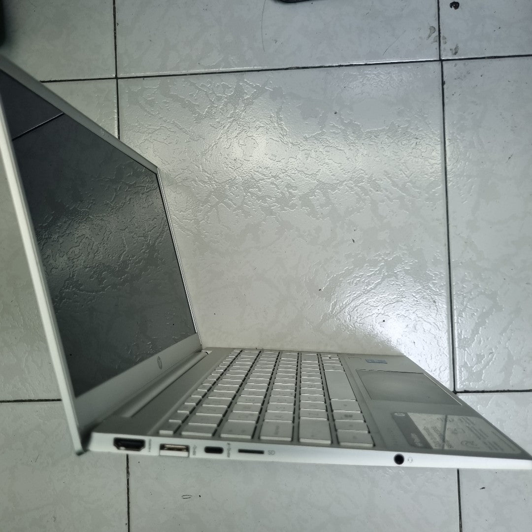 LAPTOP HP PAVILION 13-BB0501LA (2022) 256 GB SSD 8 GB RAM (SEMINUEVO)