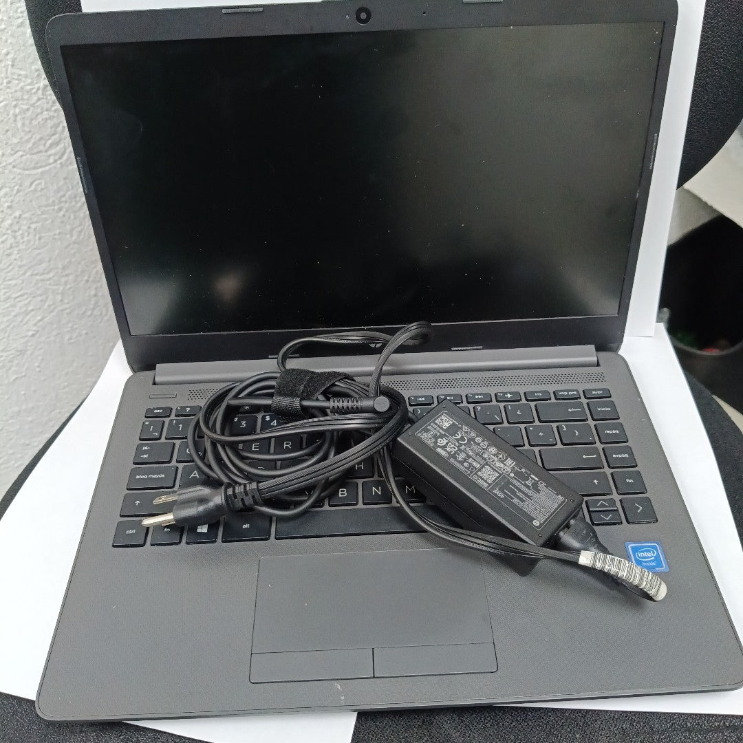 LAPTOP HP 240 G8 (2022) 256 GB SSD 4 GB RAM
