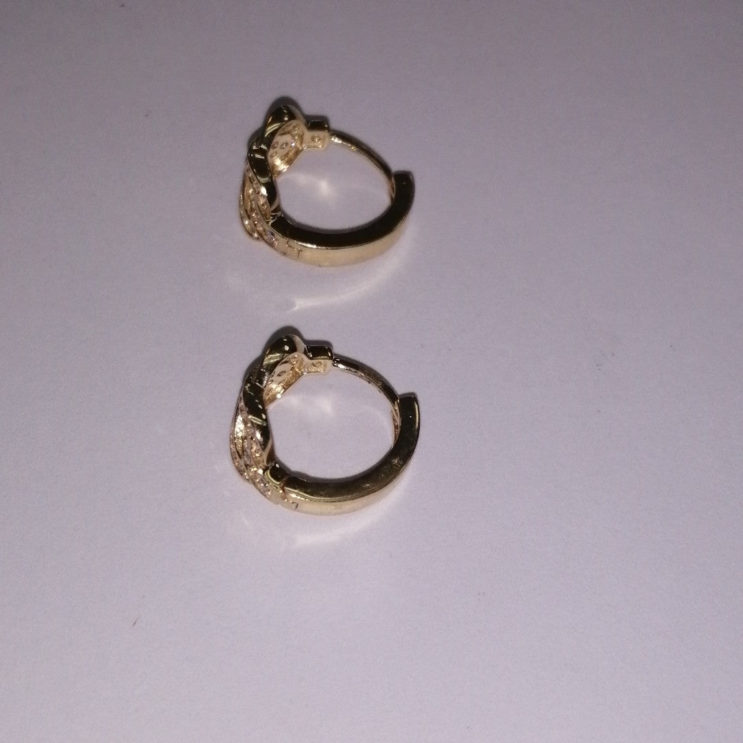 HUGGIES ORO 14K 2.7 (NUEVO)