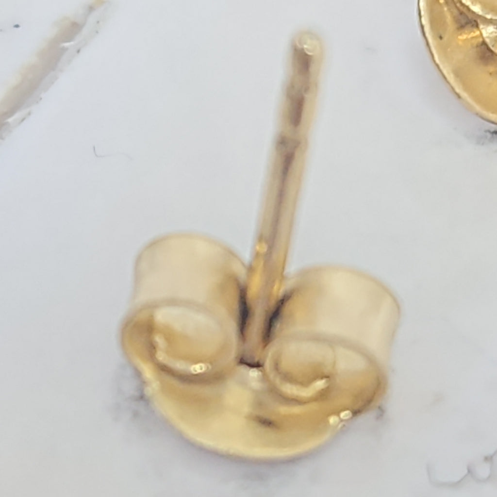 10021BRO46100B461 FRD4 BROQUEL DE TRIANGULO PULIDO ORO 14K 0.9GRS (NUEVO)