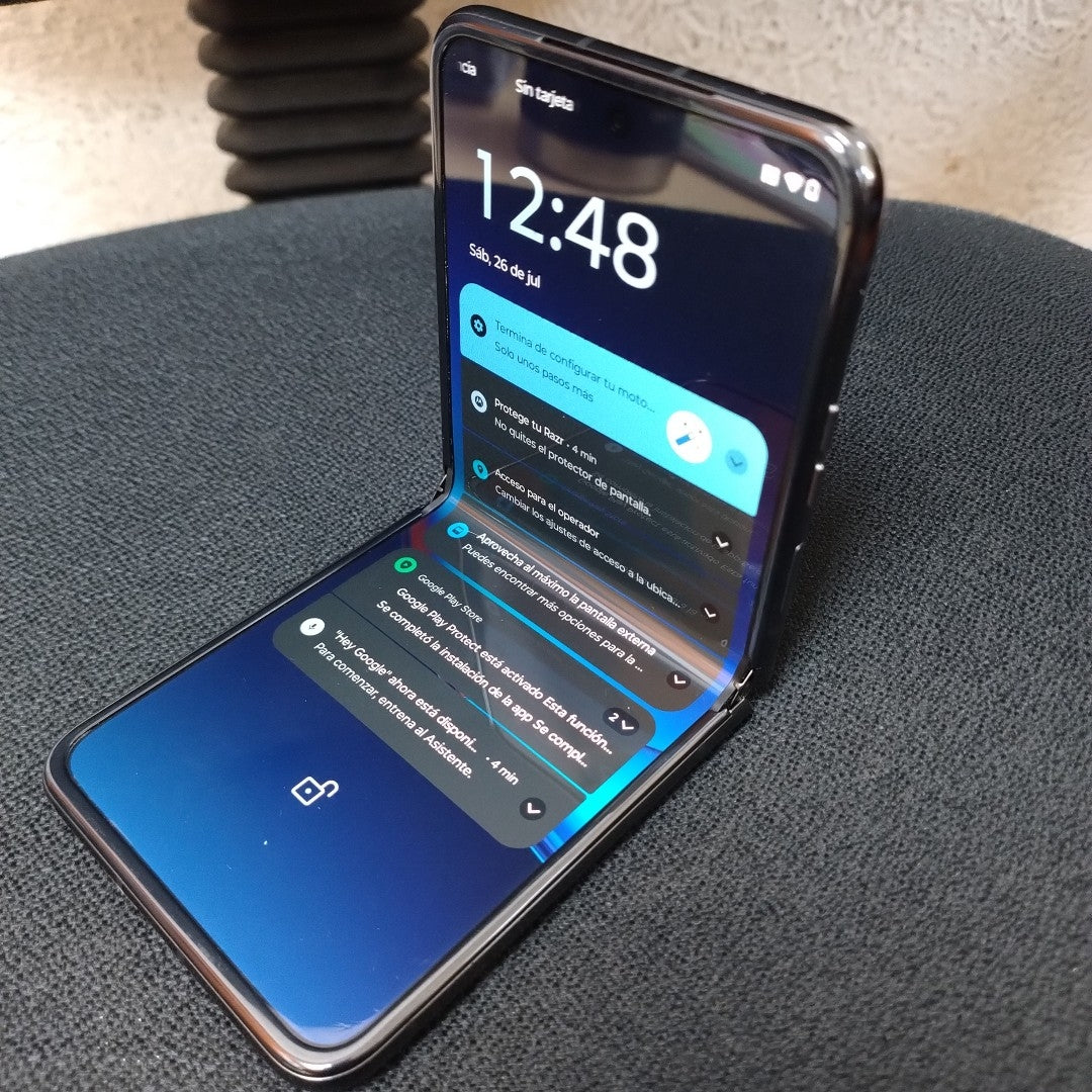 CELULAR MOTOROLA RAZR+ XT2321-5 (2023) 256 GB 8 GB RAM (SEMINUEVO)