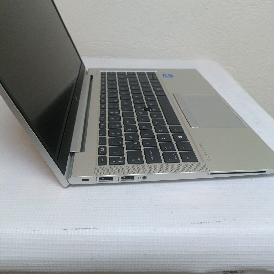 LAPTOP HP ELITEBOOK 840 G8 (2023) 256 GB SSD 16 GB RAM (SEMINUEVO)