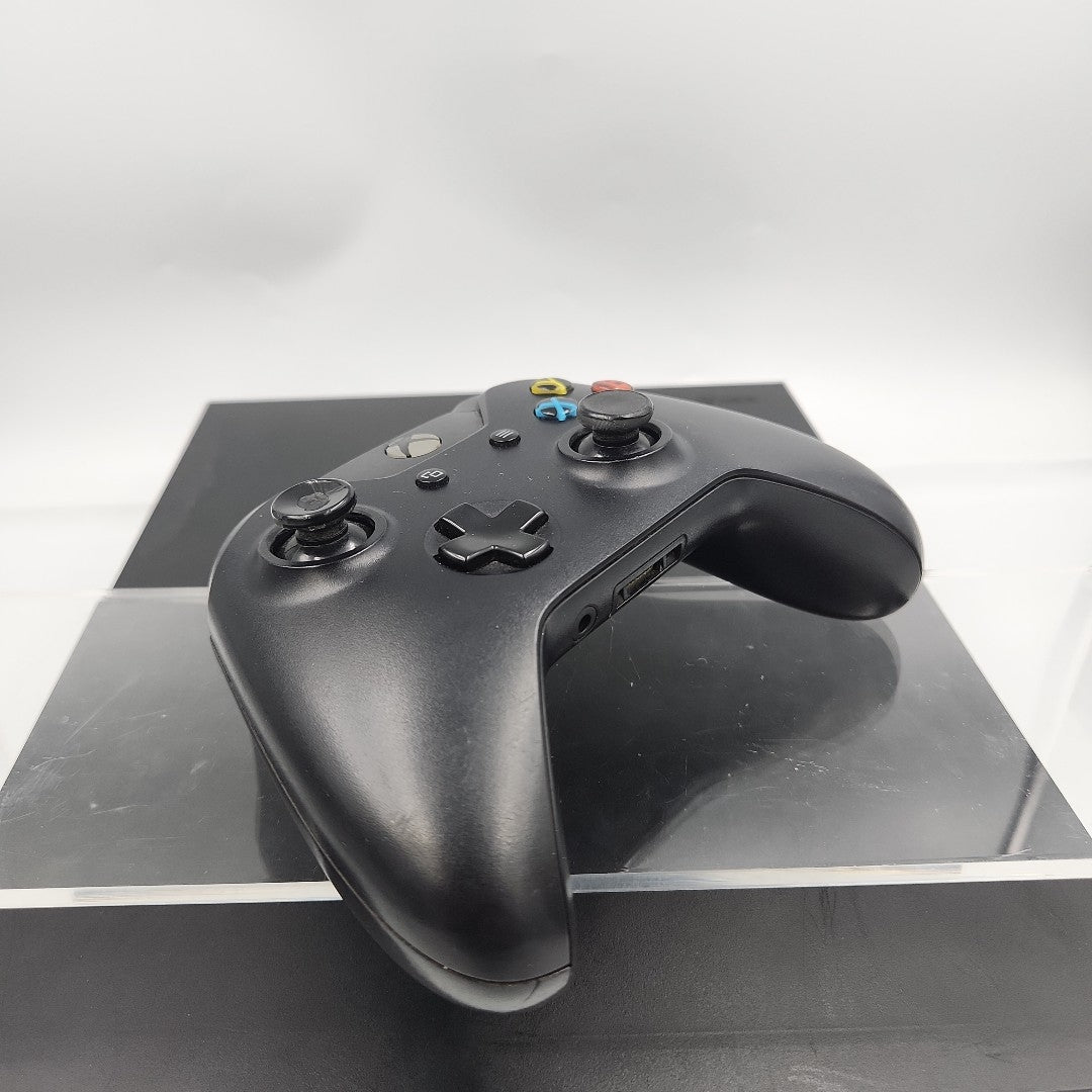 CONSOLA DE VIDEOJUEGO MICROSOFT XBOX ONE X 1 TB (SEMINUEVO)