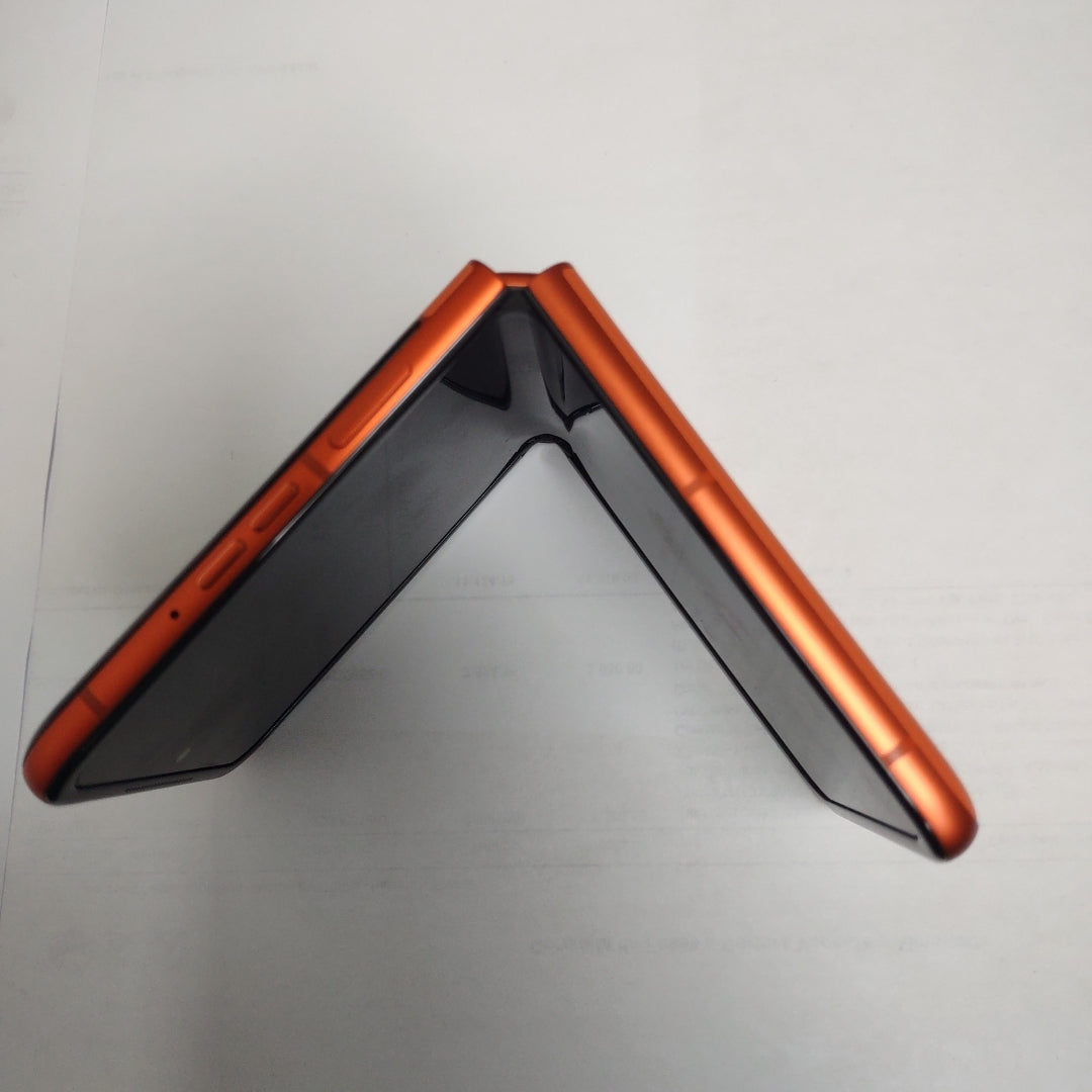 CELULAR MOTOROLA RAZR 50 5G XT2453-1 512 GB 12 GB RAM (SEMINUEVO)