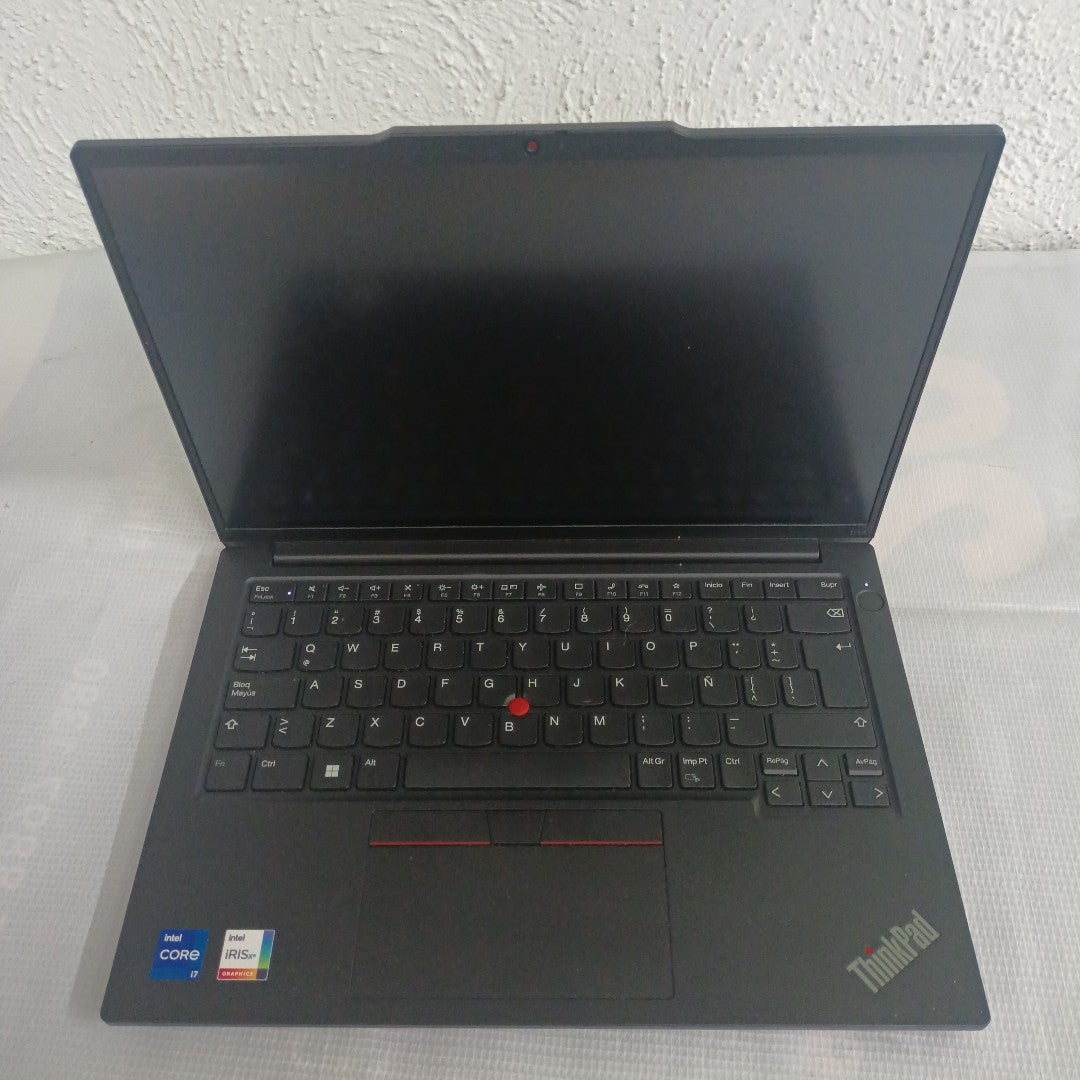 LAPTOP LENOVO THINKPAD E14 GEN 5 (2024) 1 TB SSD 24 GB RAM (SEMINUEVO)