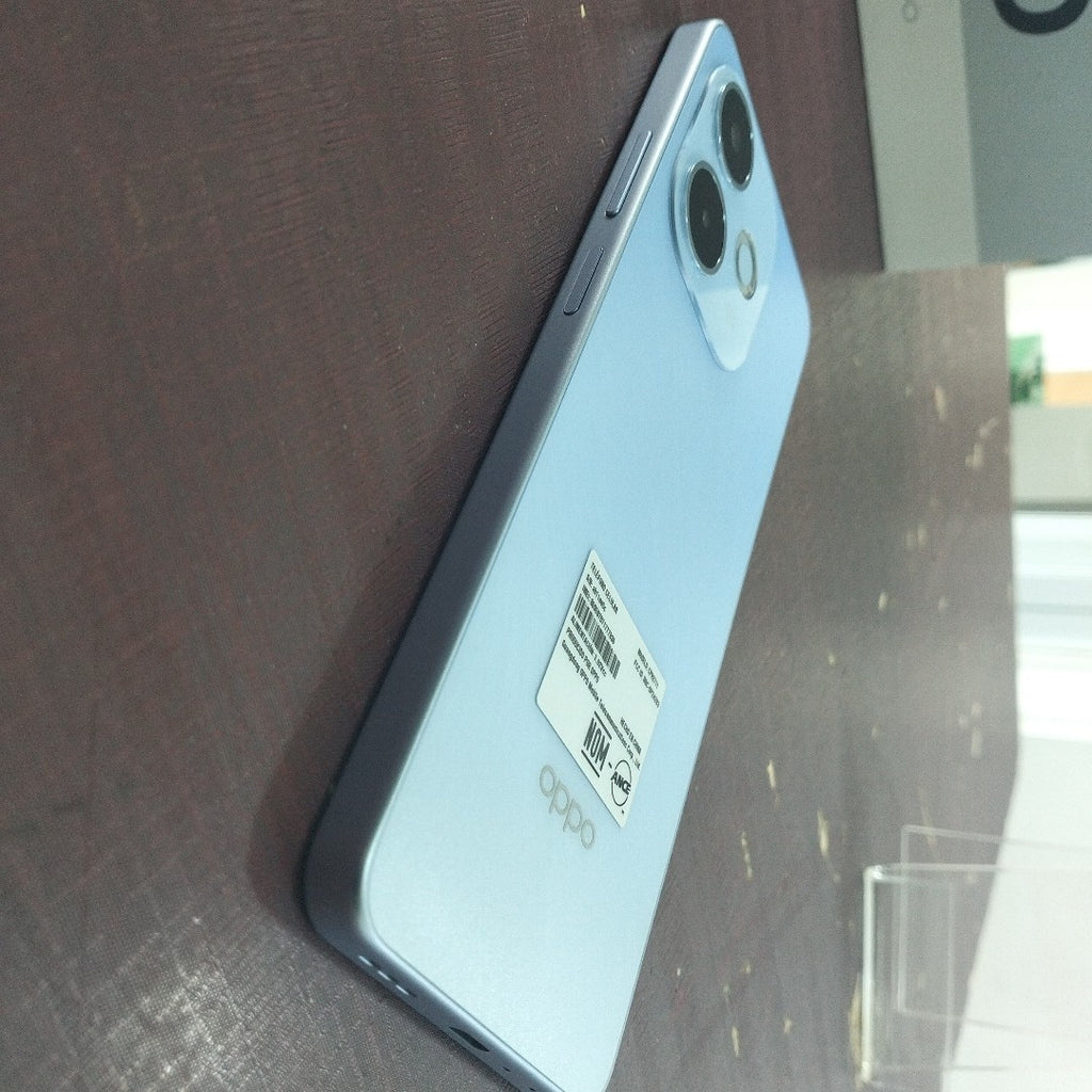 CELULAR OPPO  A5 PRO CPH2711 (2025) 256 GB 8 GB RAM (SEMINUEVO)