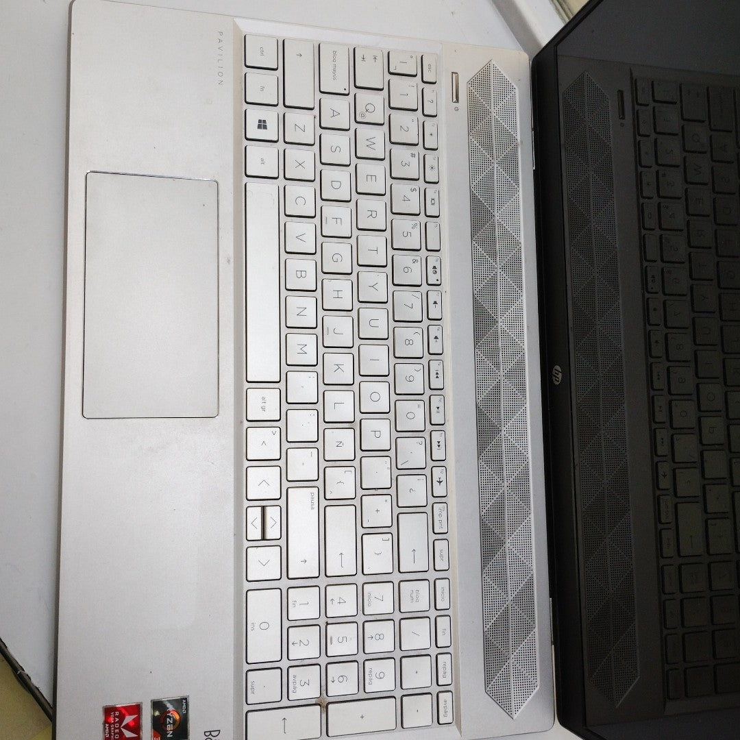 LAPTOP HP PAVILION 15-CW1012LA (2023) 1 TB + 128 GB SSD 12 GB RAM (SEMINUEVO)