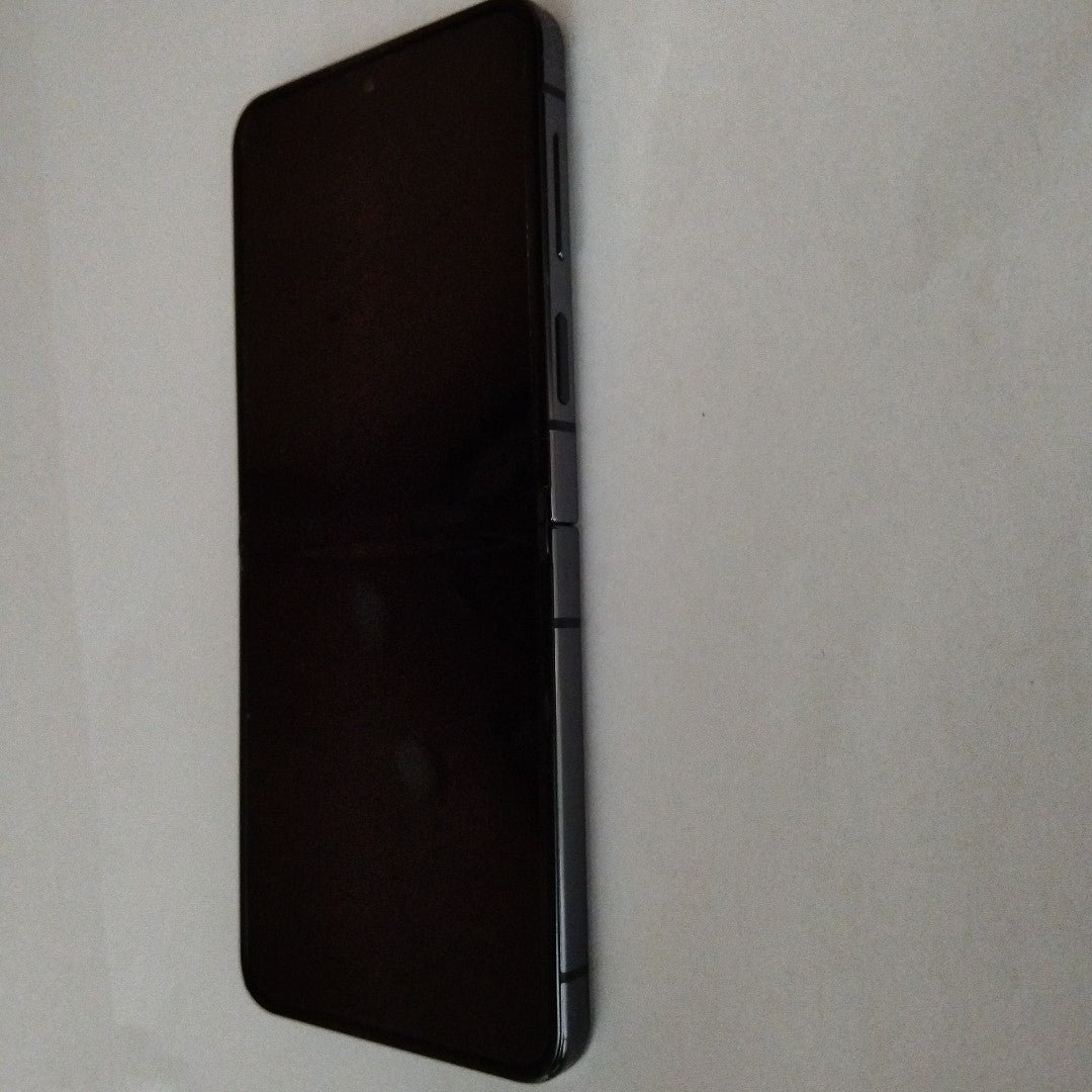 CELULAR SAMSUNG GALAXY Z FLIP 5 SM-F731B (2023) 256 GB 8 GB RAM (SEMINUEVO)