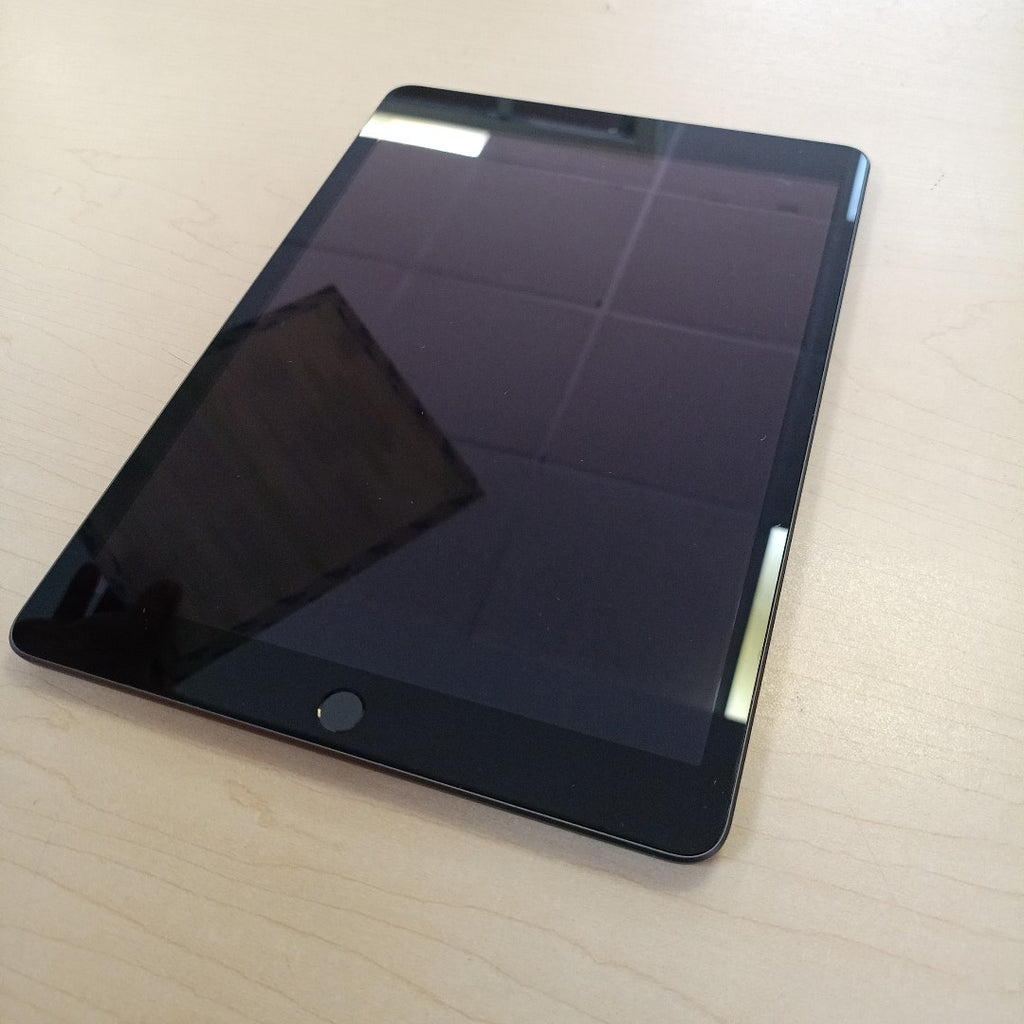 TABLETA APPLE IPAD 9 A2602 64 GB 3 GB RAM (SEMINUEVO)