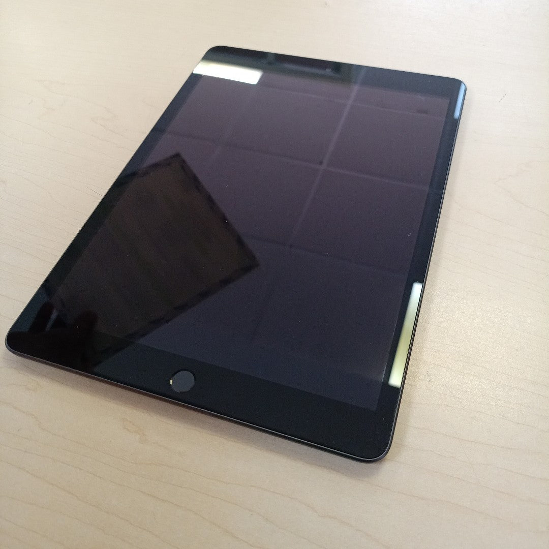 TABLETA APPLE IPAD 9 A2602 64 GB 3 GB RAM (SEMINUEVO)